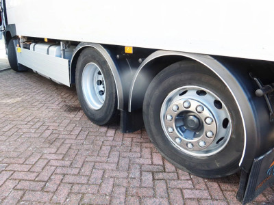 Volvo FM 420 6x2 Stuur-As L.Z.V uitvoering foto 10