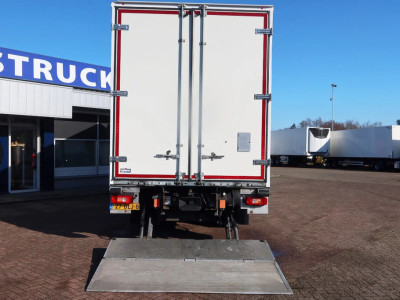 Volvo FM 420 6x2 Stuur-As L.Z.V uitvoering foto 9
