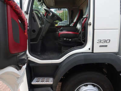 Volvo FM 330 Bakwagen + DHollandia 1500 kg foto 12