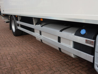 Volvo FM 330 Bakwagen + DHollandia 1500 kg foto 17