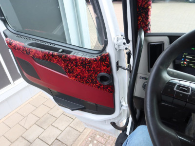 Volvo FM 330 Bakwagen + DHollandia 1500 kg foto 9