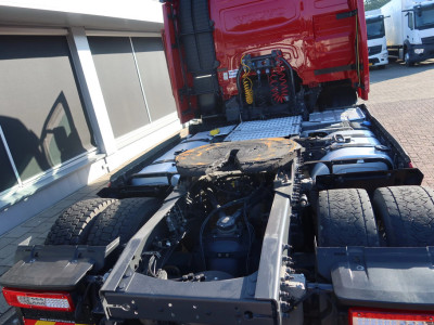 Volvo FM 420 Slaapcabine, Luchtvering achter foto 15