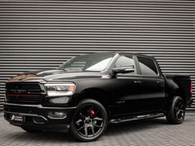 Dodge Ram 5.7 V8 HEMI 1500 BLACK EDITION / 100DKM / DIRECT RIJDEN / APPLE CARPLAY / 22 INCH / FULL BLACK / RED-LINE / SPORT / PANO