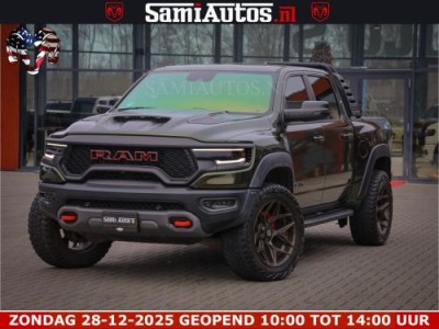 Dodge Ram 1500 TRX OLEA GREEN HELLCAT 6.2 V8 712PK | CARBON PACK | RODE STIKSELS | BOM VOL | 4PLAY WHEELS | DUBBELE CABINE | 5 PERSOONS DC | DE MOOISTE VAN NL |