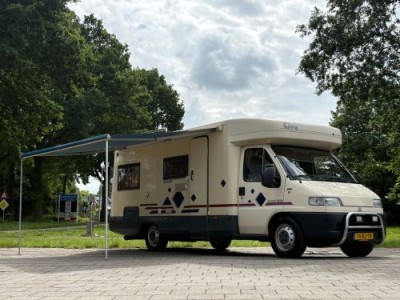 Fiat 230 CAMPER|draaistoelen|4p|trekhaak|fietsendrager met|luifel|twee bedden|zonnepanelen|keukenblok|toilet