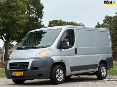 Fiat Ducato 30 2.3 MultiJet|120PK|NAP|airconditioning|trekhaak met 2500KG trekgewicht|3 zitplaatsen|bluetooth|radio