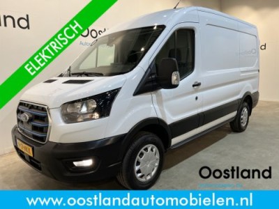 Ford E-Transit L2H2 Trend 68 kWh 184 PK / 100% Elektrisch !! / Airco / Cruise Control / CarPlay / Camera / Navigatie / 3-Zits / 11.750 KM !!
