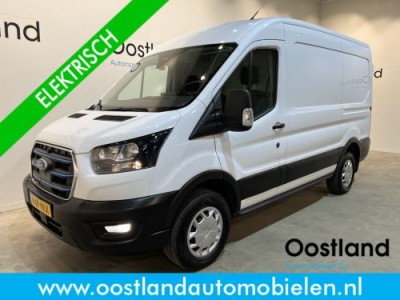 Ford E-Transit L2H2 Trend 68 kWh 184 PK / 100% Elektrisch !! / Airco / Cruise Control / CarPlay / Camera / Navigatie / 3-Zits / 12.300 KM !!