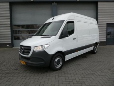 Mercedes-Benz Sprinter 215 CDI L2H2 airco, navigatie ,trekhaak ,3 zits
