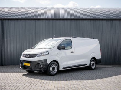 Opel Vivaro 1.5 | 3-Zits | 1e Eigenaar | Camera | Inrichting | Cruise | Airco | Trekhaak