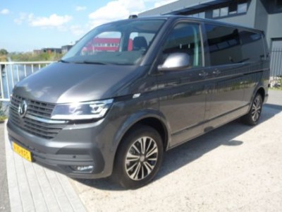 Volkswagen Transporter 2.0 TDI L2H1 30 Highline DC 5 zits Aut 204 pk 2 zijschuifdeur, trekhaak, BPM vrij